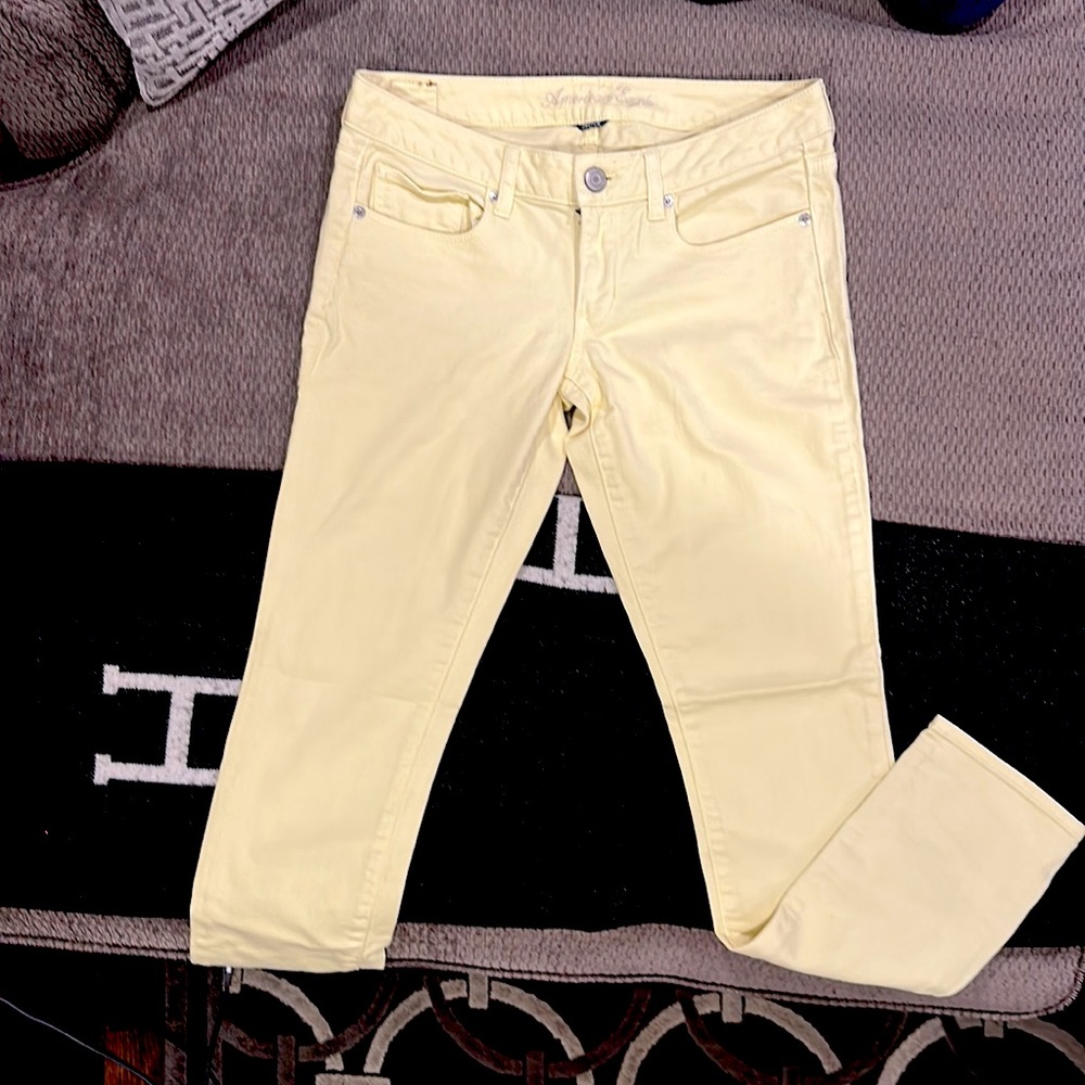American Eagle Women’s Stretch Pale Yellow Jeans-size6